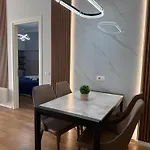 Modern Escape Apartamento Tirana